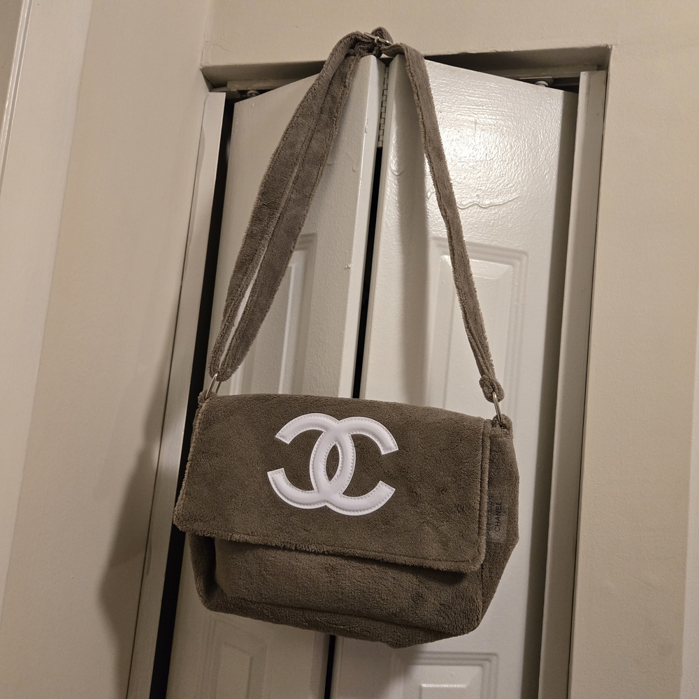 Chic Designer Brown Shoulder Bag